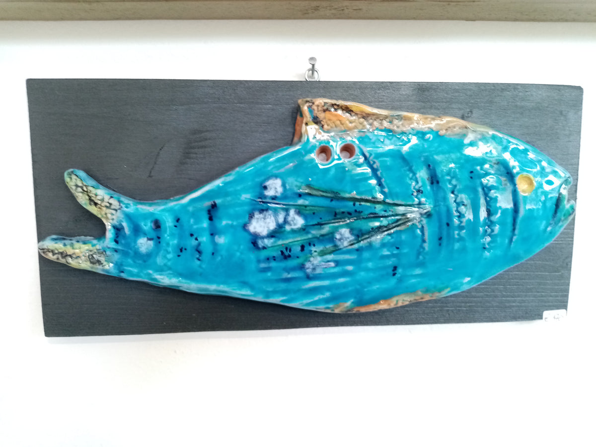 The Skinny Fish Artistic Ceramic Sculpture Handmade on Wood | Casal dei Pruni Déco