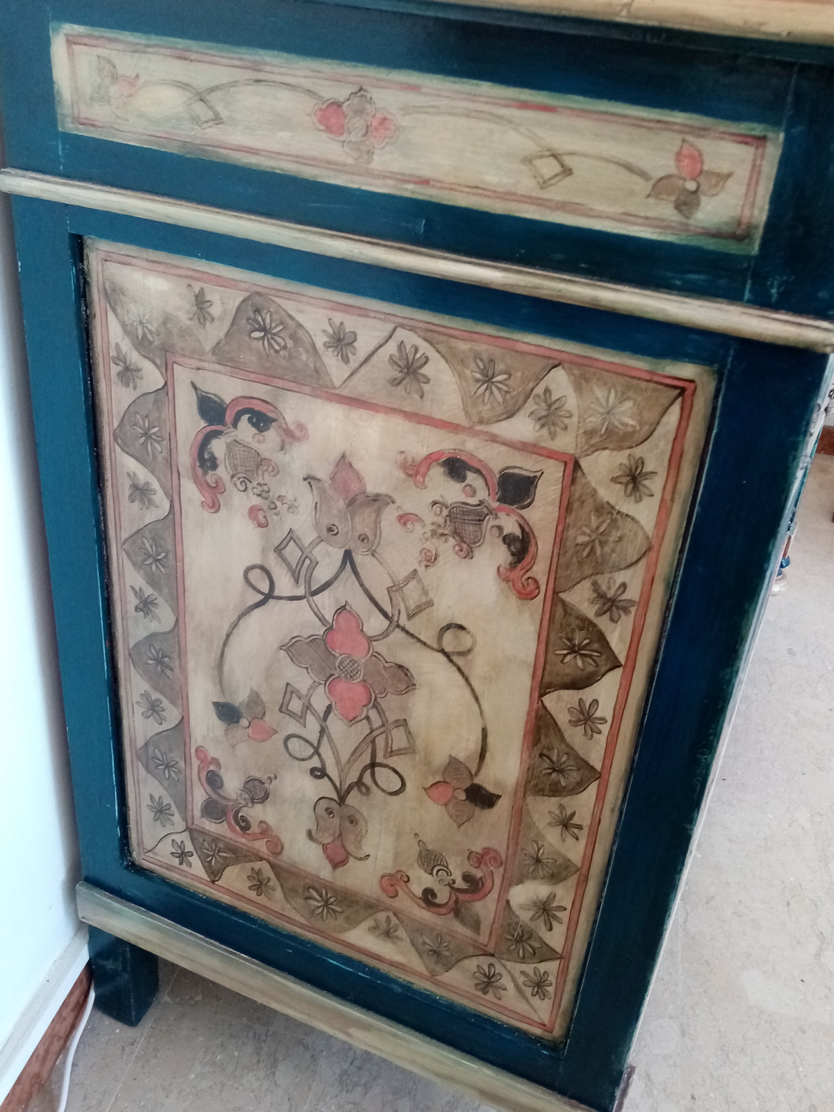 Dettaglio simboli prosperità fortuna alsaziani - Decorazioni pittoriche tradizionali 1800