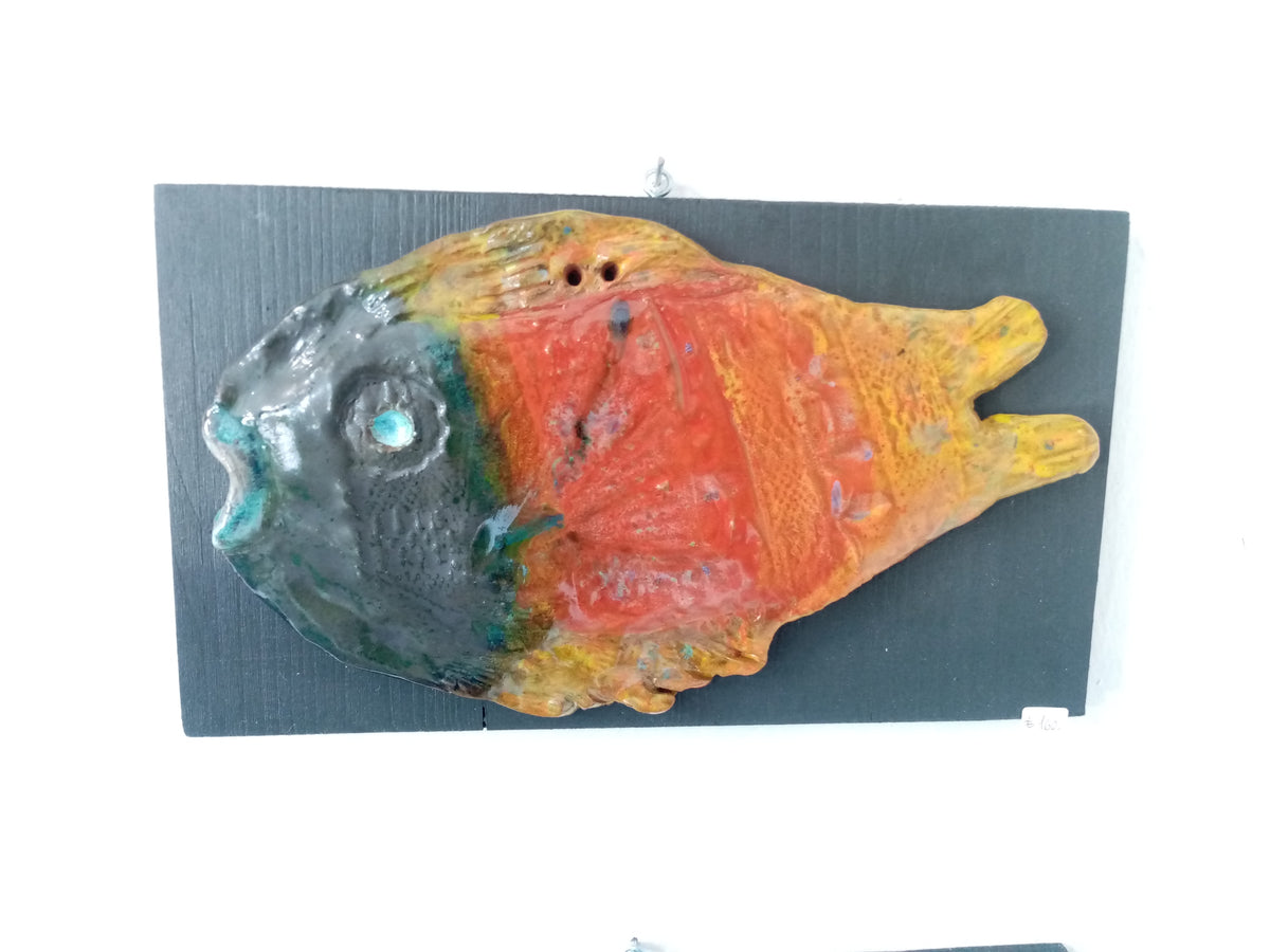 Poisson Nez Noir Sculpture Céramique Artistique Faite Main sur Bois | Casal dei Pruni Déco