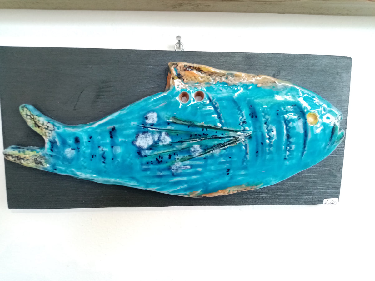 The Skinny Fish Artistic Ceramic Sculpture Handmade on Wood | Casal dei Pruni Déco