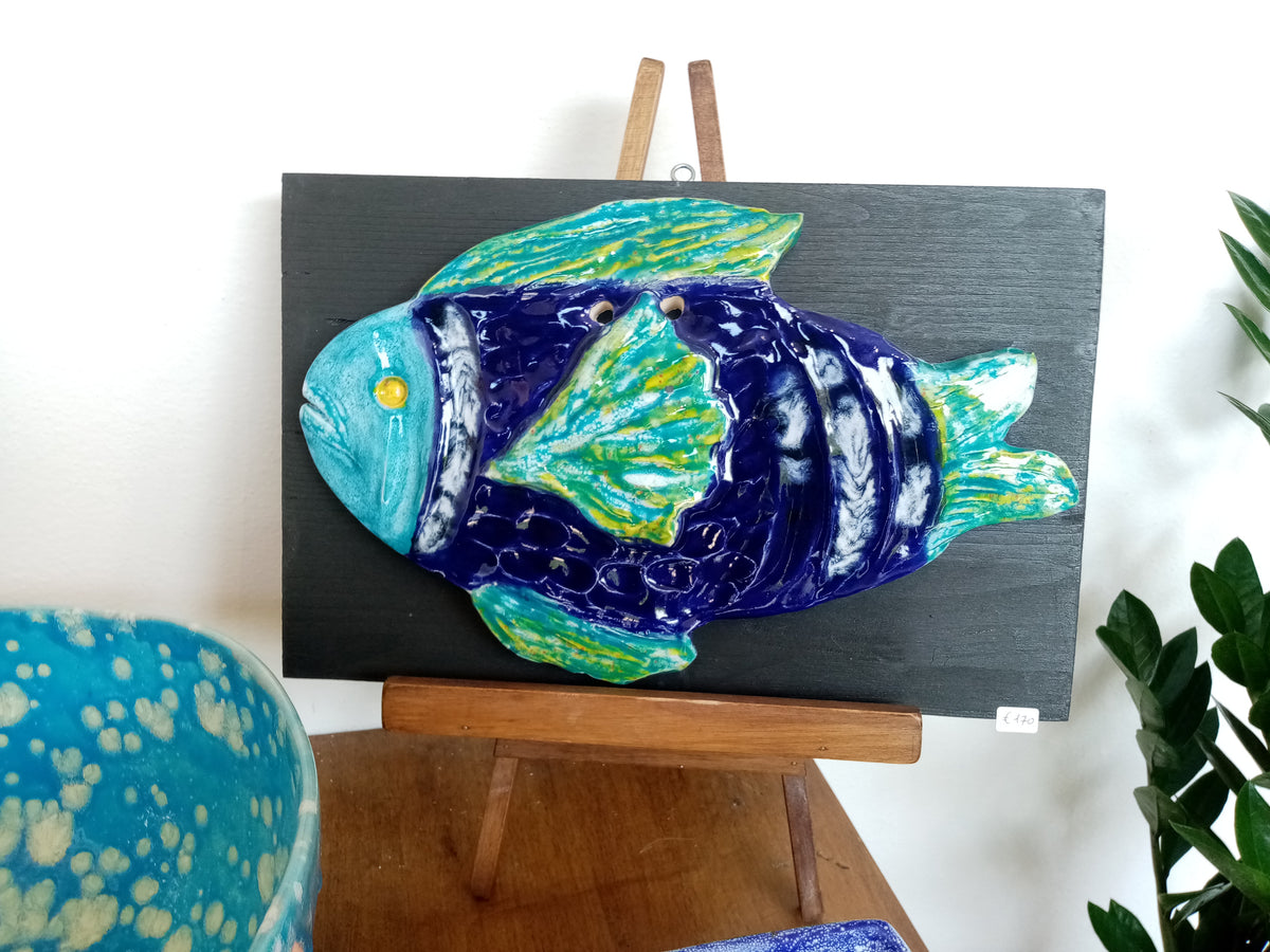 Pesce Muso Blu Scultura Ceramica Fatta a Mano su Legno | Casal dei Pruni Déco