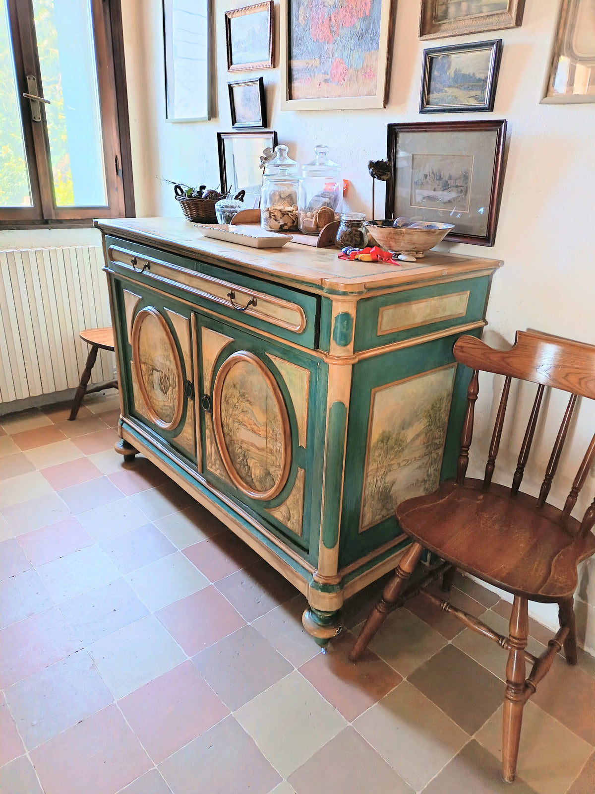Mobile dipinto a mano decorato con paesaggi campestri in stile Veneziano da Lorenzo Usicco 
