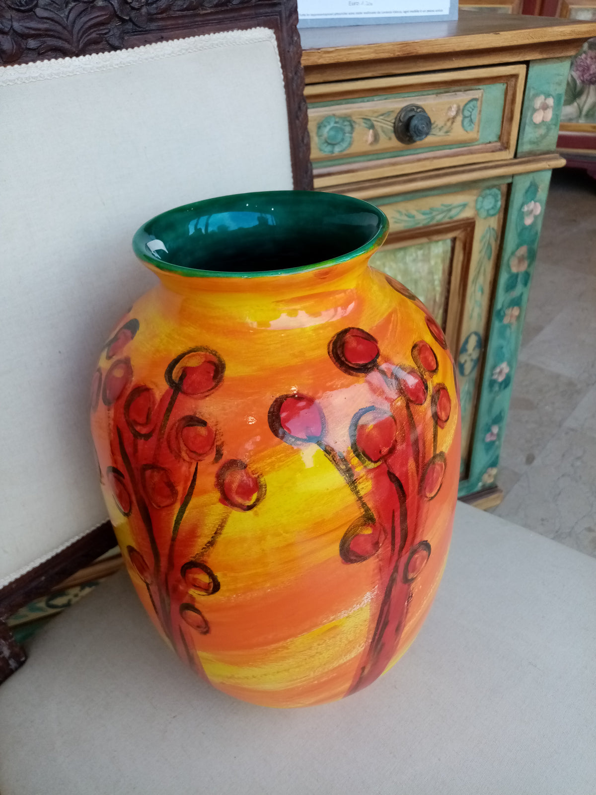 Vaso decorativo ceramica mele rosse per arredamento casa - ambientazione